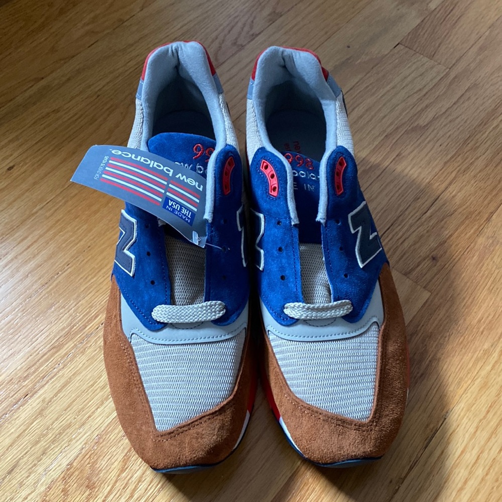 Mens New Balance sneakers. Size 9